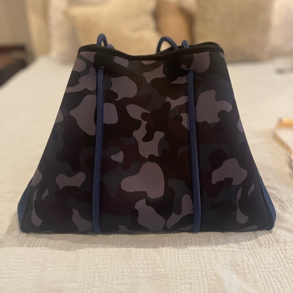 Neoprene blue camo with pink accent expandable bag with smaller zippered pouch - Picture 4 of 6